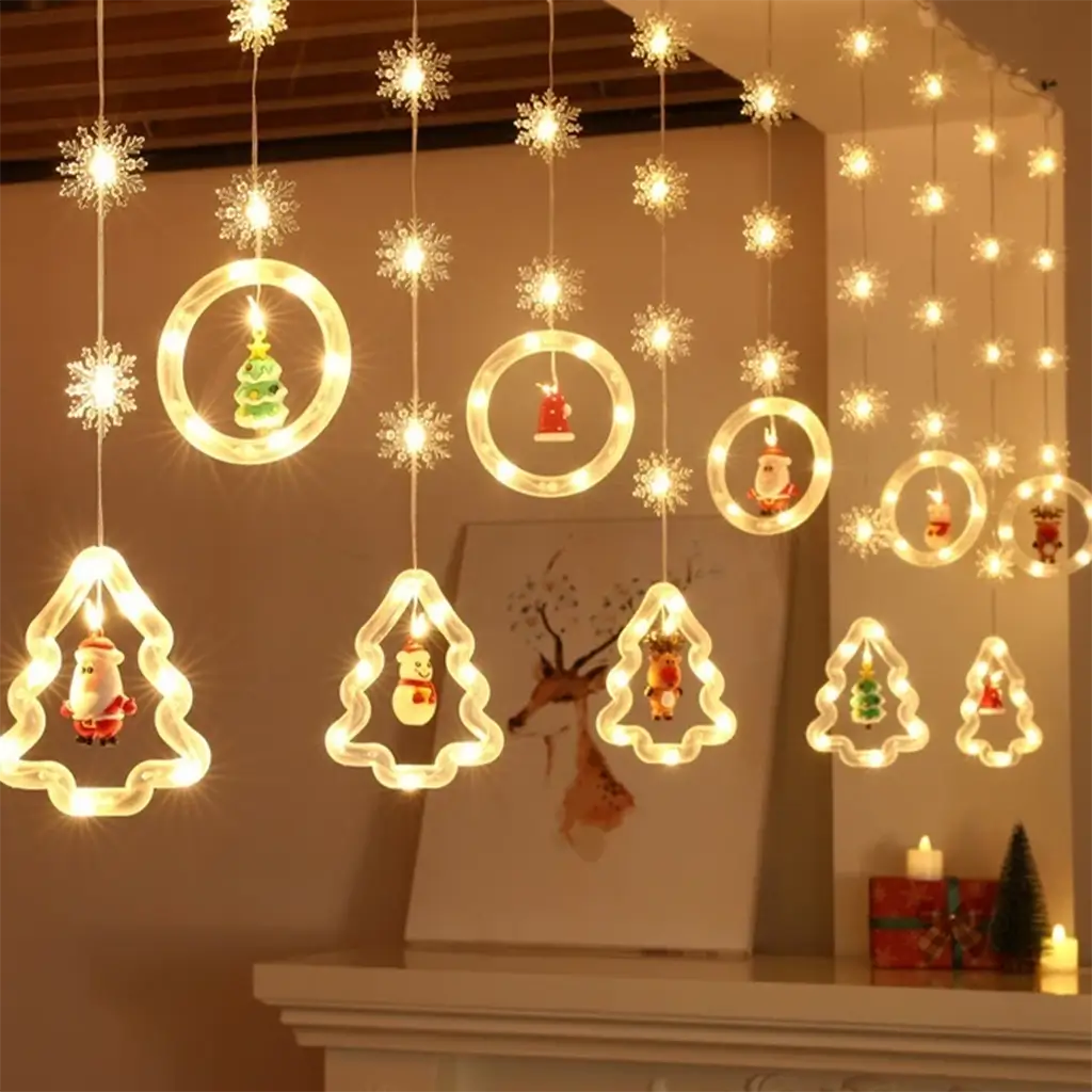 Cordão de Luzes Natalinas com Enfeites